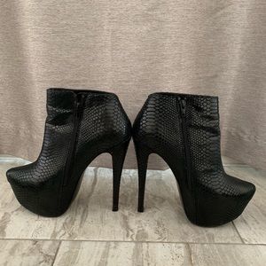 Steve Madden Black Snake Booties